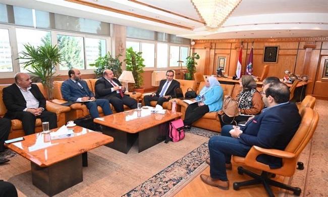 وفد من وزارة التخطيط يتابع المشروعات الاستثمارية بجامعة الفيوم