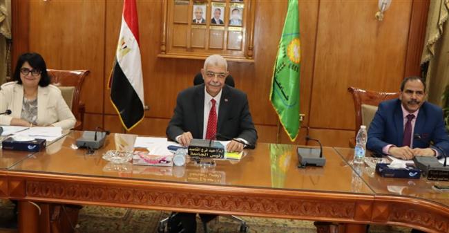 تفاصيل اجتماع رئيس جامعة المنوفية مع مسئولي المقاولين العرب