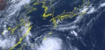 الإعصار "لان" يضرب غرب اليابان مصحوبًا برياح عنيفة وأمطار غزيرة