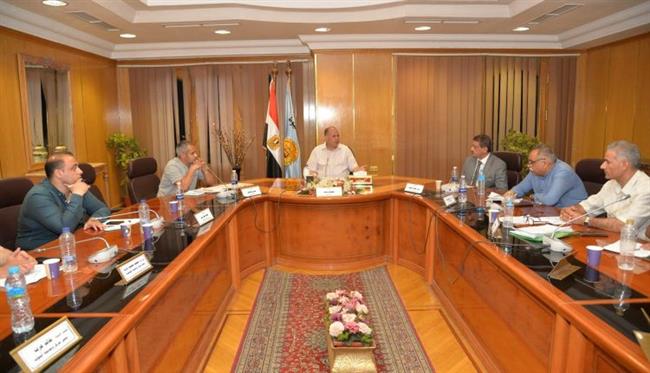 محافظ أسيوط : تشكيل لجان لمتابعة سير العمل وتنفيذ خطوات التقنين 