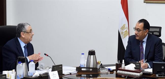 مدبولى: حريصون على تهيئة المناخ الجاذب للاستثمارات بقطاع الكهرباء والطاقة 