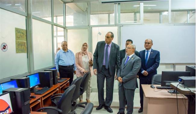 رئيس جامعة طنطا يفتتح معامل رقمية جديدة بكلية التجارة