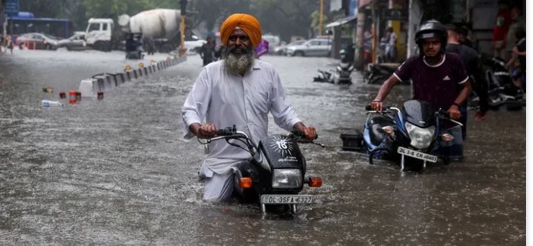 ارتفاع حصيلة ضحايا الفيضانات والانهيارات الأرضية في الهند إلى 125 قتيلا