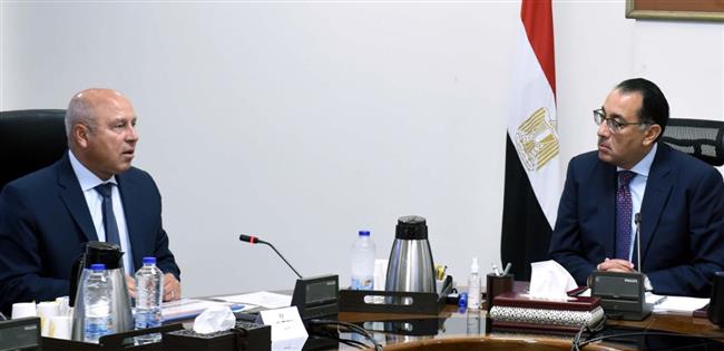 رئيس الوزراء يستعرض خطة تطوير النقل النهري 