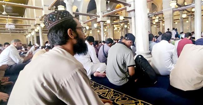 آلاف الطلاب من دول العالم يحضرون ختم كتاب «فتح المغيث»
