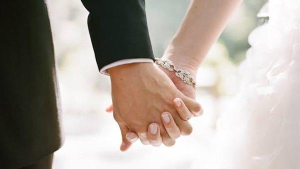 ما حكم الحب بين المخطوبين؟ .. أستاذ فقه يجيب 