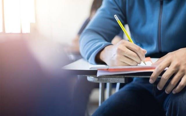 الذكاء الاصطناعي بيحل الواجب ويحضر رسائل بحث علمية