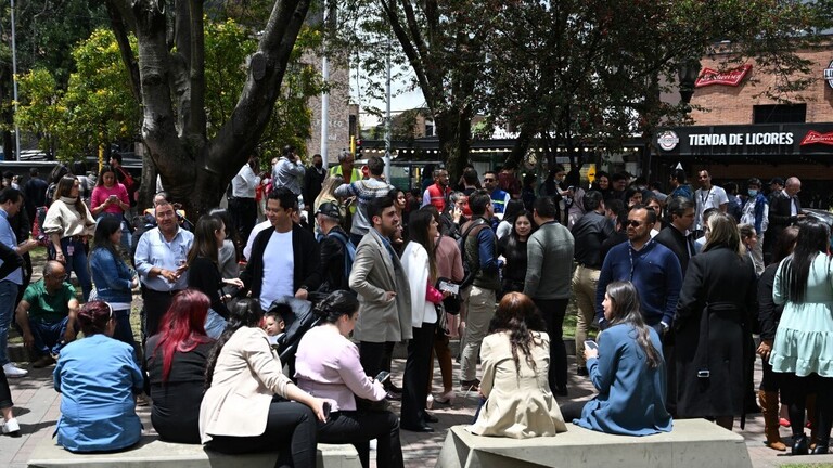 جراء زلزال بلغت قوته 6,1 درجة.. انهيار سقف مبنى الكونجرس فى كولومبيا