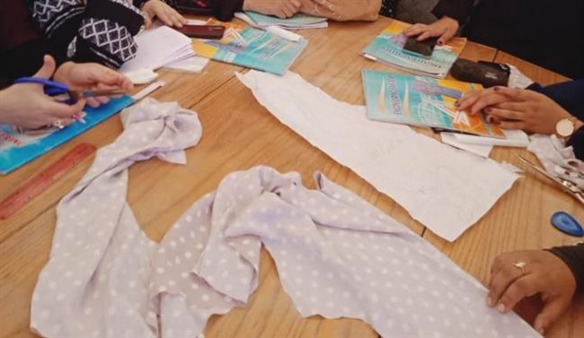 وزارة العمل: تدريب فتيات المنيا على التفصيل والخياطة 