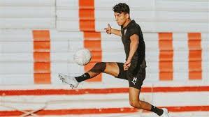 محمد إسماعيل: أحمد عيد تلاعب بناديي إنبي والزمالك.. وتعاقده مع المصري صحيح