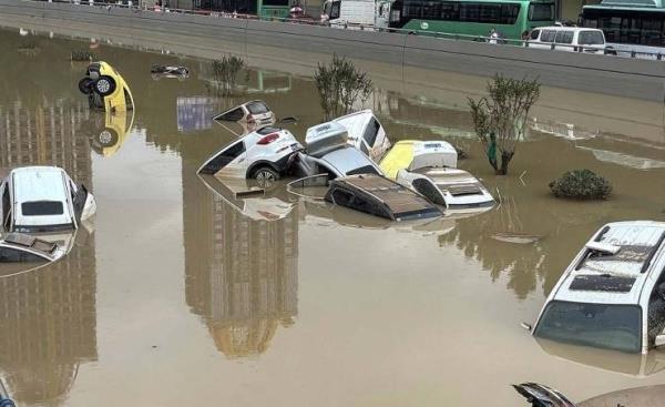 رئيس الصين يدعو لإعادة الإعمار لمواجهة آثار الفيضانات