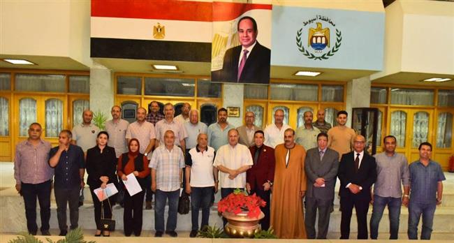 محافظ أسيوط يؤكد مع أعضاء النواب والشيوخ حل مشاكل المواطنين