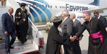   السفير المصري يستقبل البابا تواضروس عند وصوله للمجر