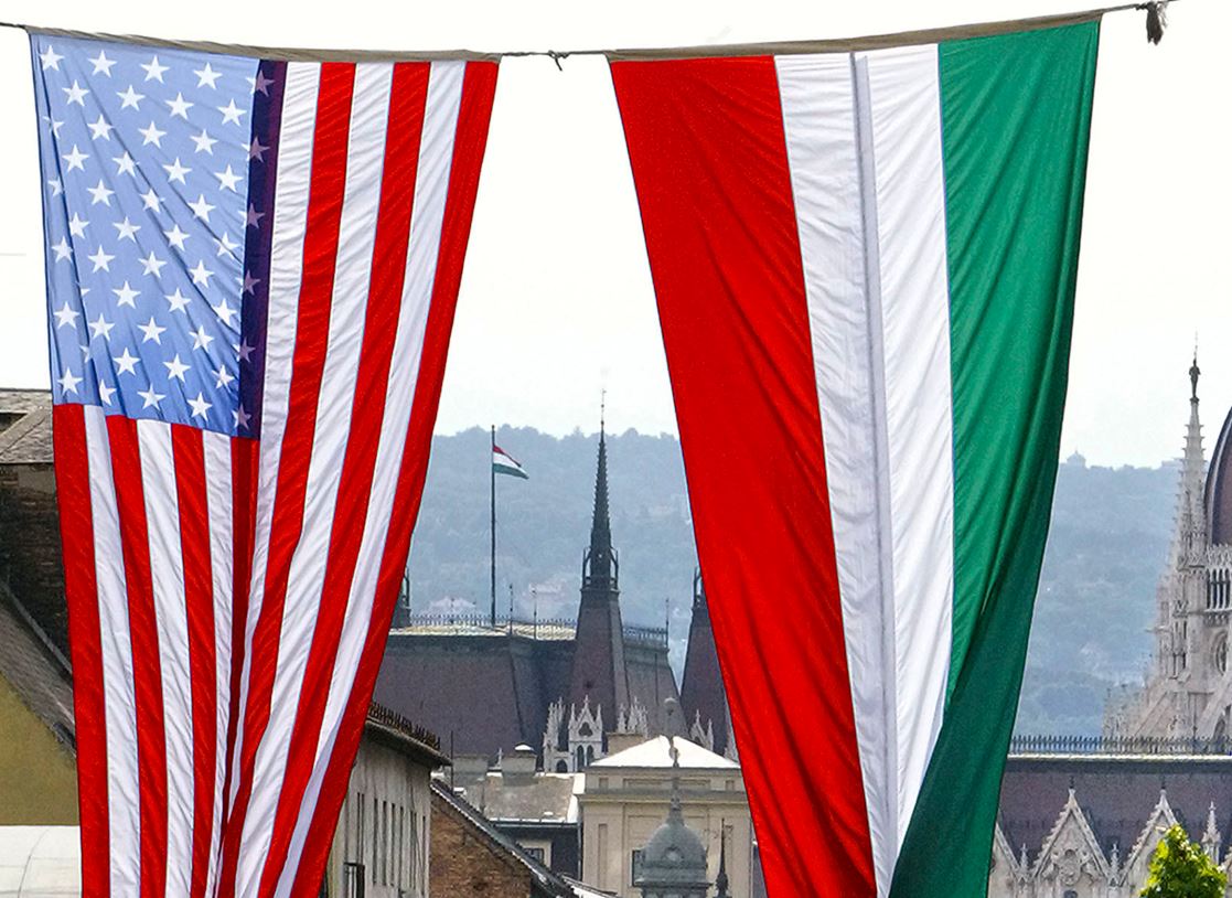 الولايات المتحدة تشدد القيود على دخول المجريين إليها