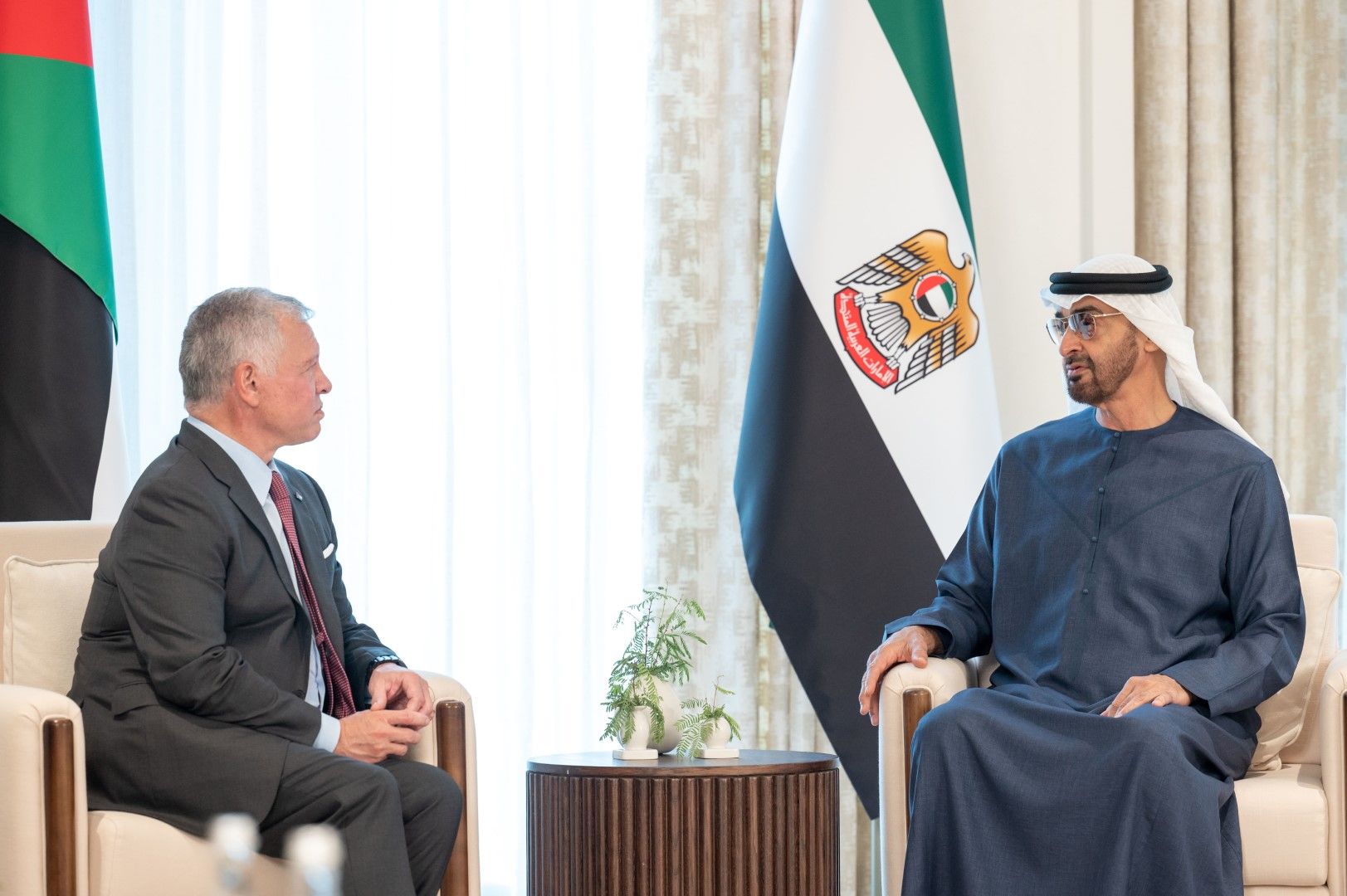 العاهل الأردني يرحب بزيارة رئيس دولة الإمارات للبلاد
