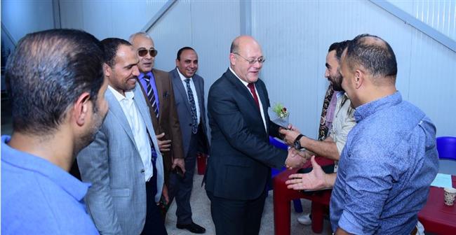 القائم بعمل رئيس جامعة سوهاج يتفقد اختبارات القدرات بكلية التربية الرياضية