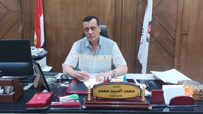 وكيل تعليم قنا يهنئ أوائل الثانوية العامة 2023
