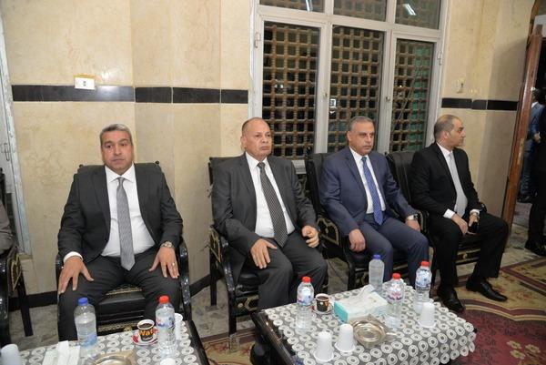 محافظ أسيوط يقدم واجب العزاء فى شقيق محافظ المنيا 