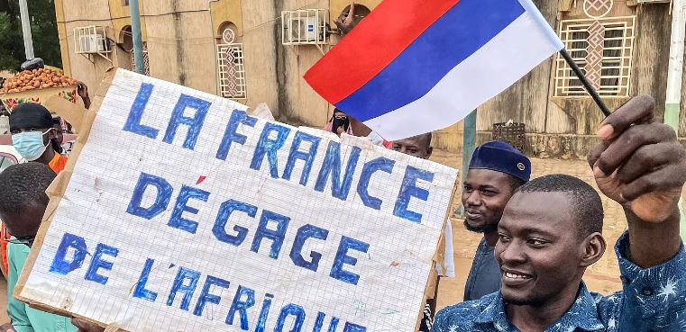 أعلام روسيا والنيجر حاضرة في تظاهرة نيامي تأييدا للمجلس العسكري