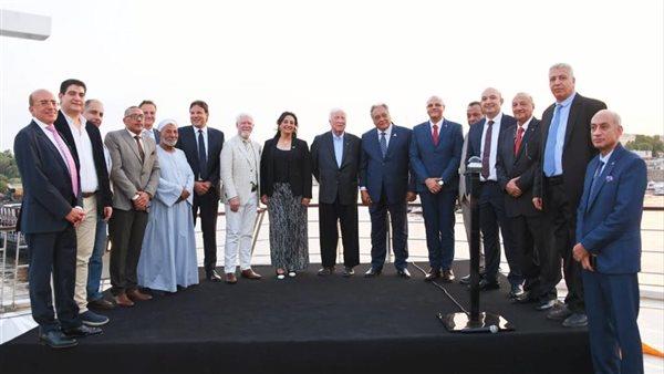 نائب الوزير لشئون السياحة تشارك في افتتاح أحد الفنادق العائمة بأسوان