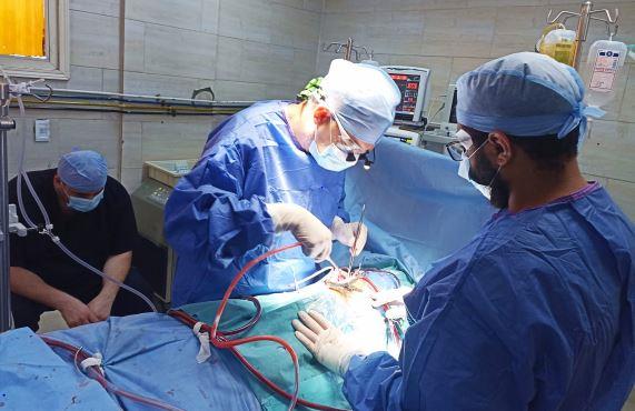 فشلت 3 مرات.. جراح يجري جراحة نادرة لشاب بمستشفيات جامعة الزقازيق