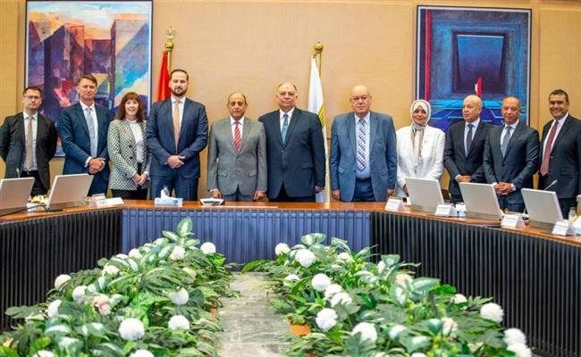 وزير الطيران المدني يشهد توقيع مذكرتي تفاهم لتصميم وإنشاء مبنى الركاب "4"