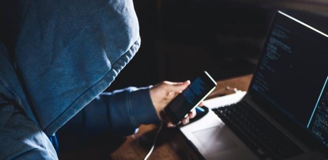 تجديد حبس متهم استولى على بطاقات الدفع الإلكتروني لعدد من عملاء البنوك