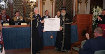  البابا تواضروس يتسلم الدكتواره الفخرية من جامعة بازمان بيتر المجرية