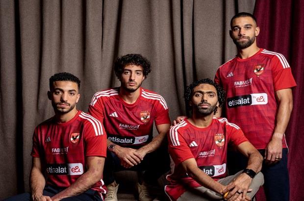 بالصور.. الأهلي يعلن عن قميص الموسم الجديد 2023-2024
