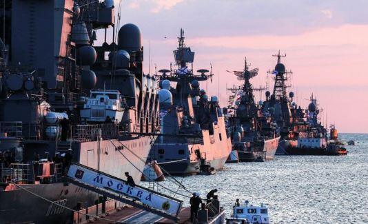 روسيا تدمر قاربا عسكريا أمريكيا بـ جزيزة الثعبان