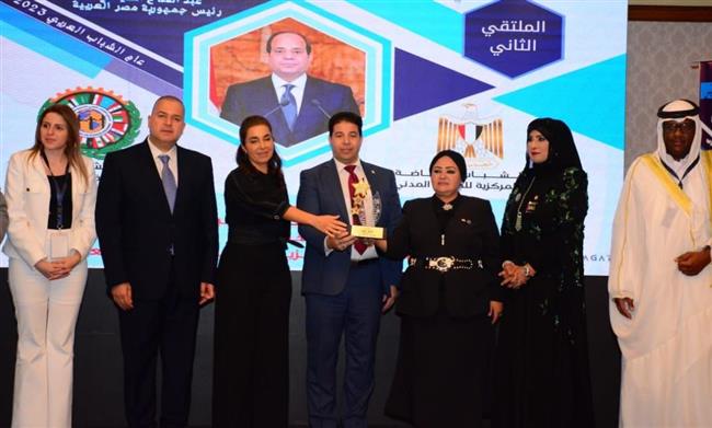 ملتقى الشباب العربي يختتم أعمال نسخته الثانية بتكريم قيادات وزارة الشباب والوفود العربية  