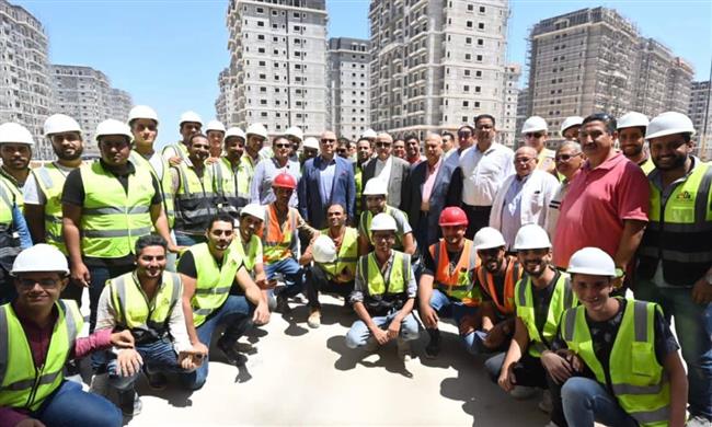 بالصور.. وزير الإسكان في "صواري" الإسكندرية