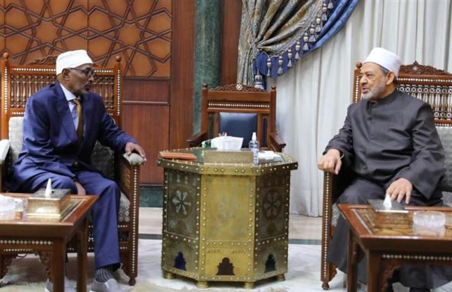 شيخ الأزهر يستقبل رئيس مجمع علماء الصومال ويبحثان سبل دعم الأزهر للشعب الصومالي 
