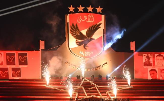بالصور.. الأهلي يكرم أبطال الموسم الذهبي