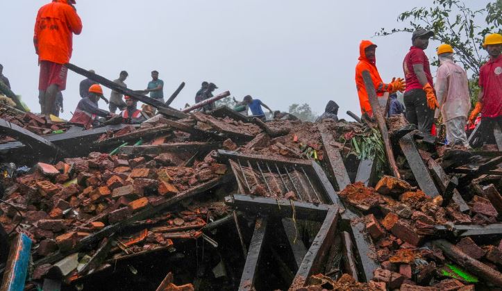 مقتل وإصابة 8 أشخاص جراء انهيار مبنى سكني في مدينة "نافي مومباي" الهندية