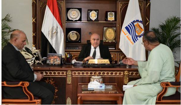 استقبال المواطنين بمكتب محافظ قنا 