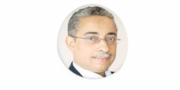 سجَّل تاريخه بأظافره الطويلة