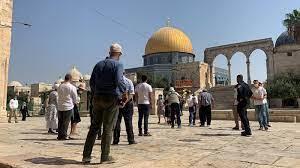   مستوطنون إسرائيليون يقتحمون باحات المسجد الأقصى المبارك بحماية شرطة الاحتلال