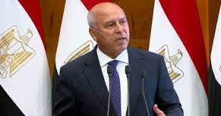 وزير النقل يوقع عقد إنشاء الميناء الجاف والمركز اللوجيستى بالعاشر من رمضان