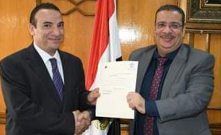 الدكتور شديد جاد وكيلا لكلية الصيدلة جامعة القناة