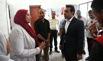 نائب محافظ قنا يتفقد مجمع الخدمات والوحدة الصحية بقرية المراشدة 