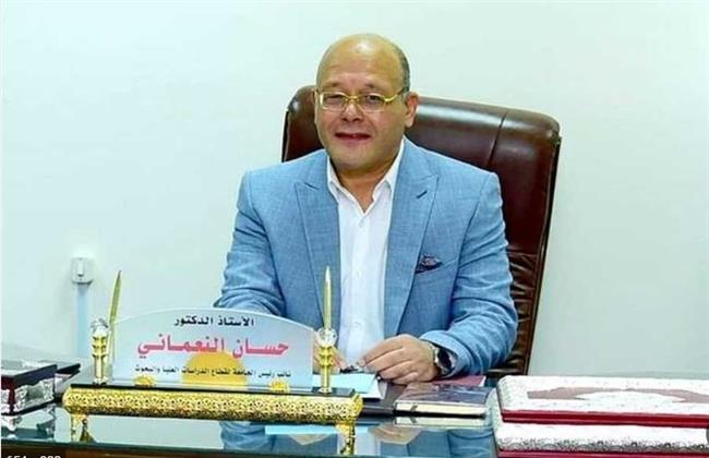 رئيس جامعة سوهاج يطمئن على وفد جامعة المنصورة بعد تعرضه لحادث سير