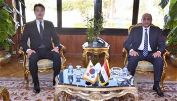   وزير الطيران المدني وسفير كوريا الجنوبية يبحثان آليات التعاون بين البلدين