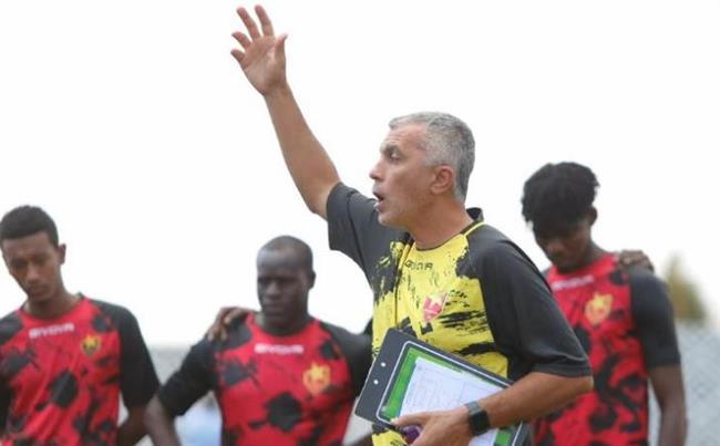 أسامة نبيه يقود المريخ السوداني إلى دور الـ32 بدوري أبطال إفريقيا