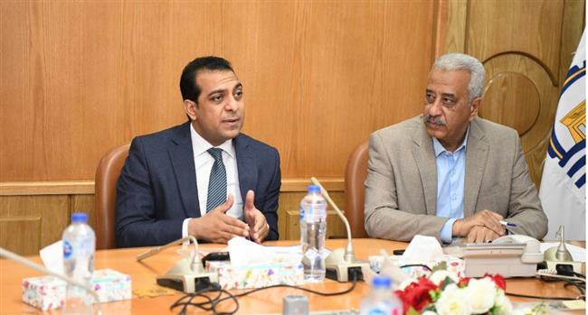 نائب محافظ قنا يترأس اجتماع اللجنة الفنية لمتابعة المراكز التكنولوجية