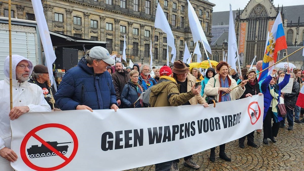 مسيرة احتجاجية في هولندا ضد توريد الأسلحة لأوكرانيا