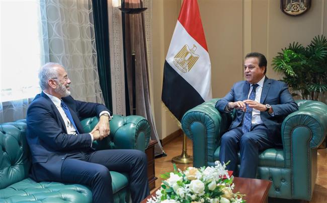 وزير الصحة يستقبل السفير اليوناني 