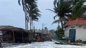   ولاية فلوريدا الأمريكية تعلن حالة الطوارئ وتستعد لإعصار محتمل بعد ساعات