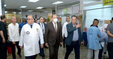 رئيس جامعة المنصورة يتابع حالة مصابي وفد الجامعة بحادث سوهاج