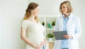   طبيب يحذر: هذه الأمراض تنتقل من الأم الحامل إلى الجنين 